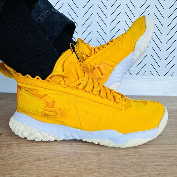 ❤️❤️Rare Nike Air Jordan Proto-React 10.5 Men Shoes Yellow Sneakers BV1654-701❤️ - Picture 3 of 12